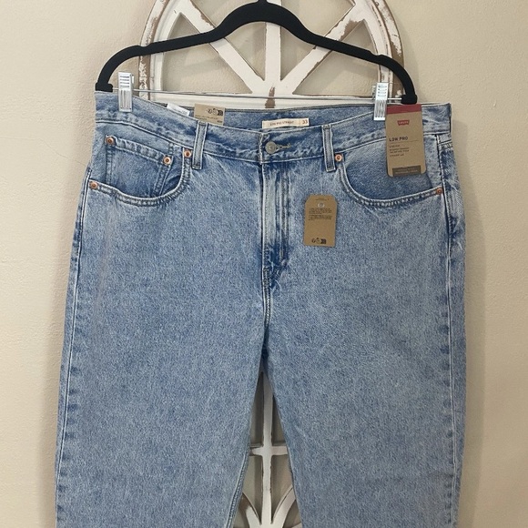 NWT LEVIS LOW PRO STRAIGHT size 33 (33x30.5) LIGHTWASH JEANS *J89 - Picture 2 of 8